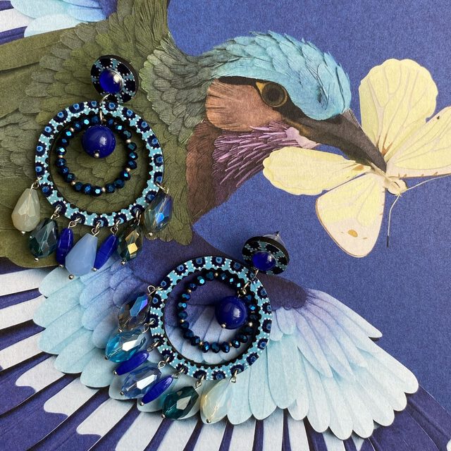 Boucles d'oreilles uniques n°011 en bois recyclé peintes à la main, Bleu