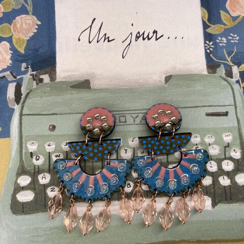 Boucles d'oreilles uniques n°019 en bois recyclé peintes à la main, Rose, Bleu