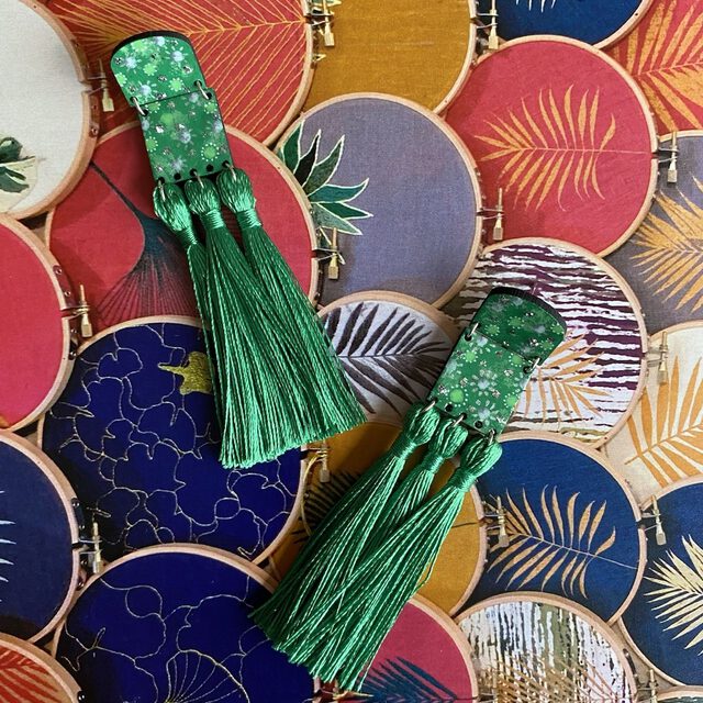 Boucles d'oreilles uniques n°035 en bois recyclé peintes à la main, Vert