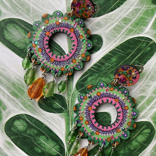 Boucles d'oreilles uniques n°052 en bois recyclé peintes à la main, Rose, Orange, Vert