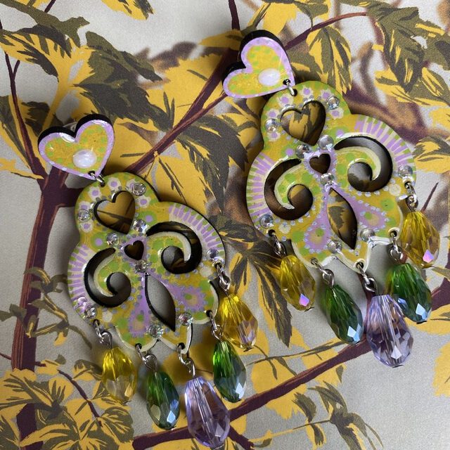 Boucles d'oreilles uniques n°073 en bois recyclé peintes à la main, Jaune, Vert, Violet