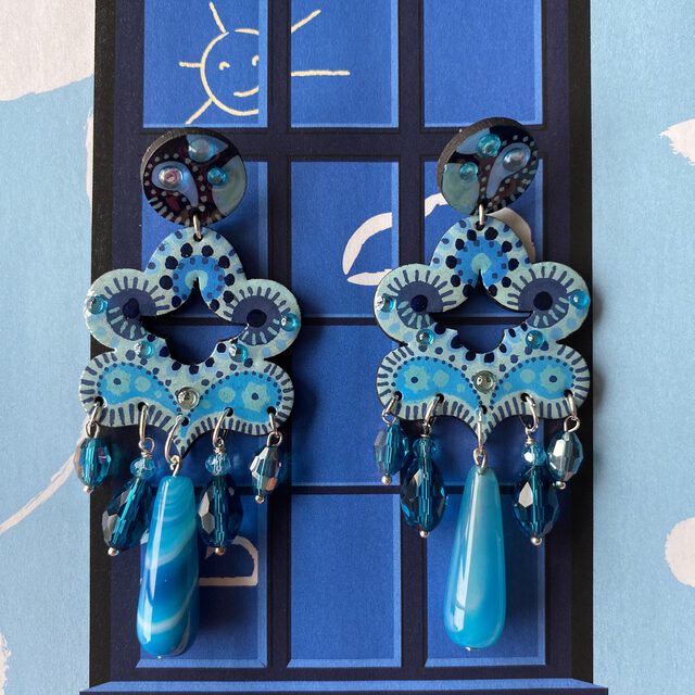 Boucles d'oreilles uniques n°098 en bois recyclé peintes à la main, Bleu