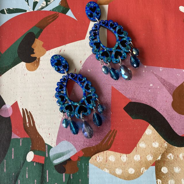 Boucles d'oreilles uniques n°106 en bois recyclé peintes à la main, Bleu, Noir