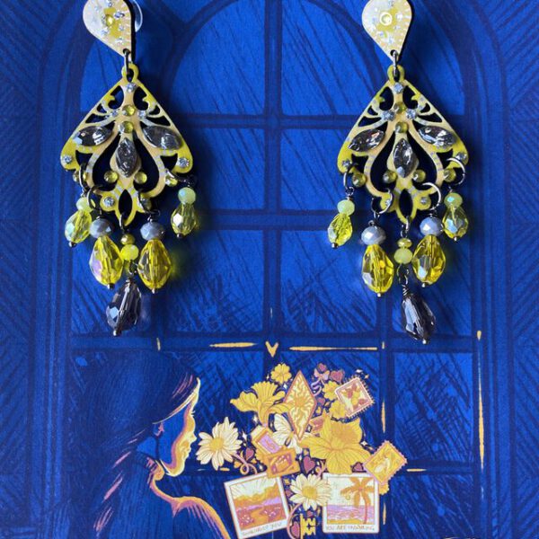 Boucles d'oreilles uniques n°114 en bois recyclé peintes à la main, Jaune, Argent, vue 1