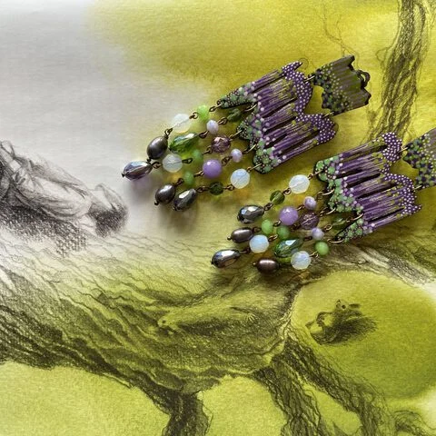 Boucles d'oreilles uniques n°119 en bois recyclé peintes à la main, Vert, Violet