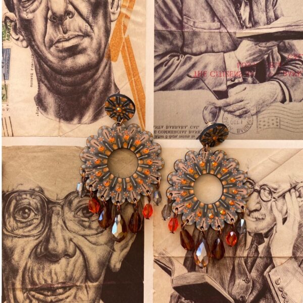 Boucles d'oreilles uniques n°131 en bois recyclé peintes à la main, Orange, Gris
