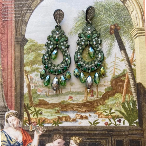 Boucles d'oreilles uniques n°128 en bois recyclé peintes à la main, Vert, Argent