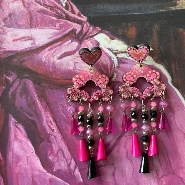 Boucles d'oreilles uniques n°135 en bois recyclé peintes à la main, Rose, Noir