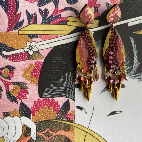 Boucles d'oreilles uniques n°132 en bois recyclé peintes à la main, Rose, Or, Violet