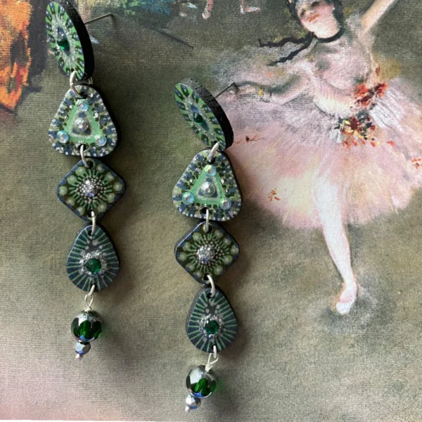 Boucles d'oreilles uniques n°133 en bois recyclé peintes à la main, Vert, Argent