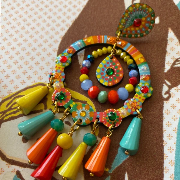 Boucles d'oreilles uniques n°136 en bois recyclé peintes à la main, Rouge, Orange, Jaune, Vert