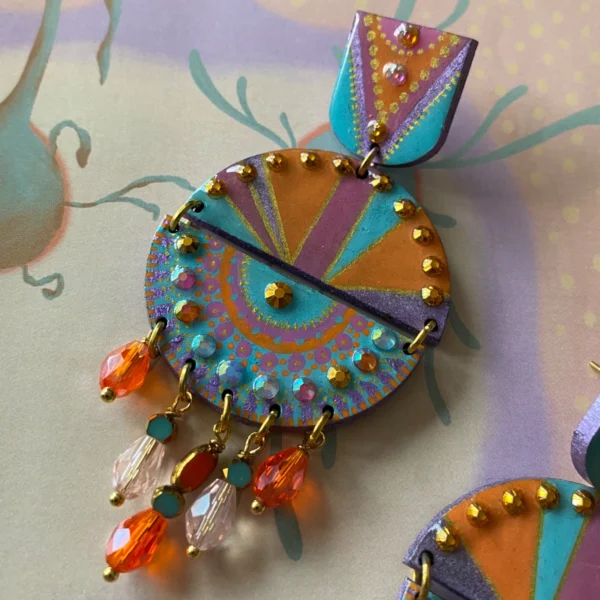 Boucles d'oreilles uniques n°140 en bois recyclé peintes à la main, Orange, Bleu, Violet